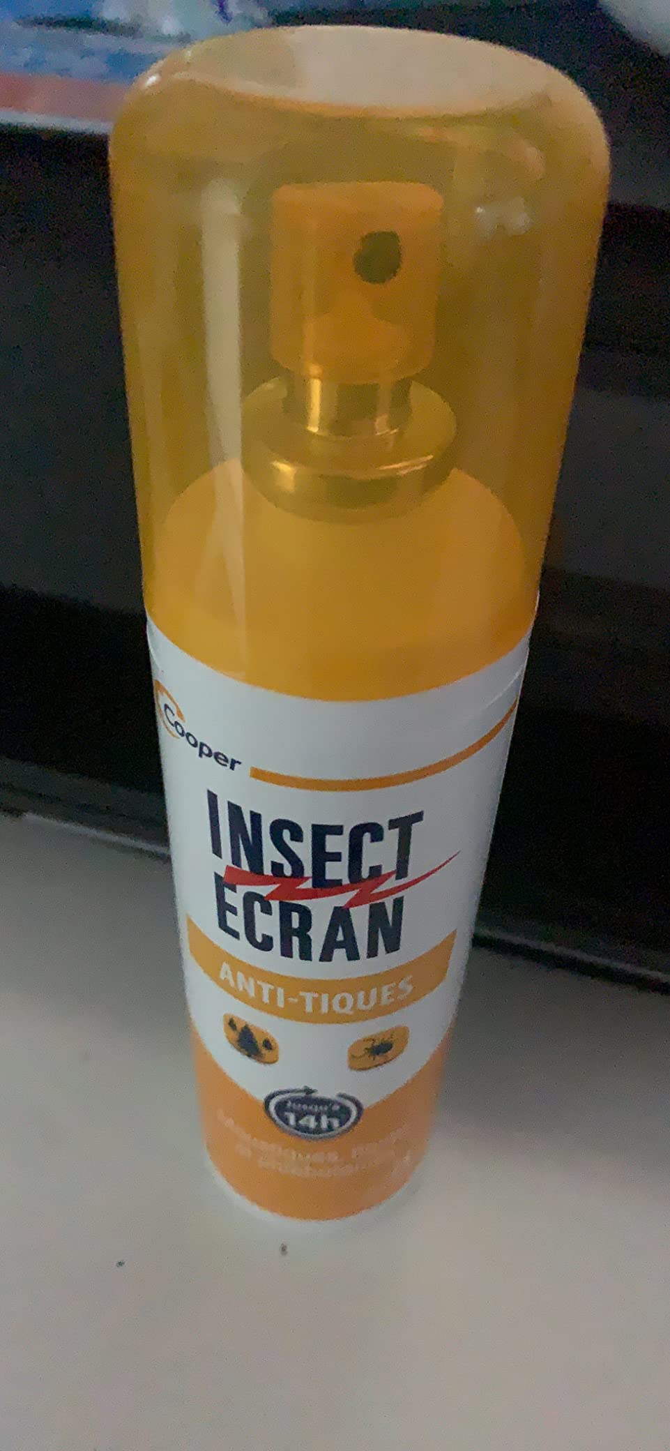 Protège mais m'irrite