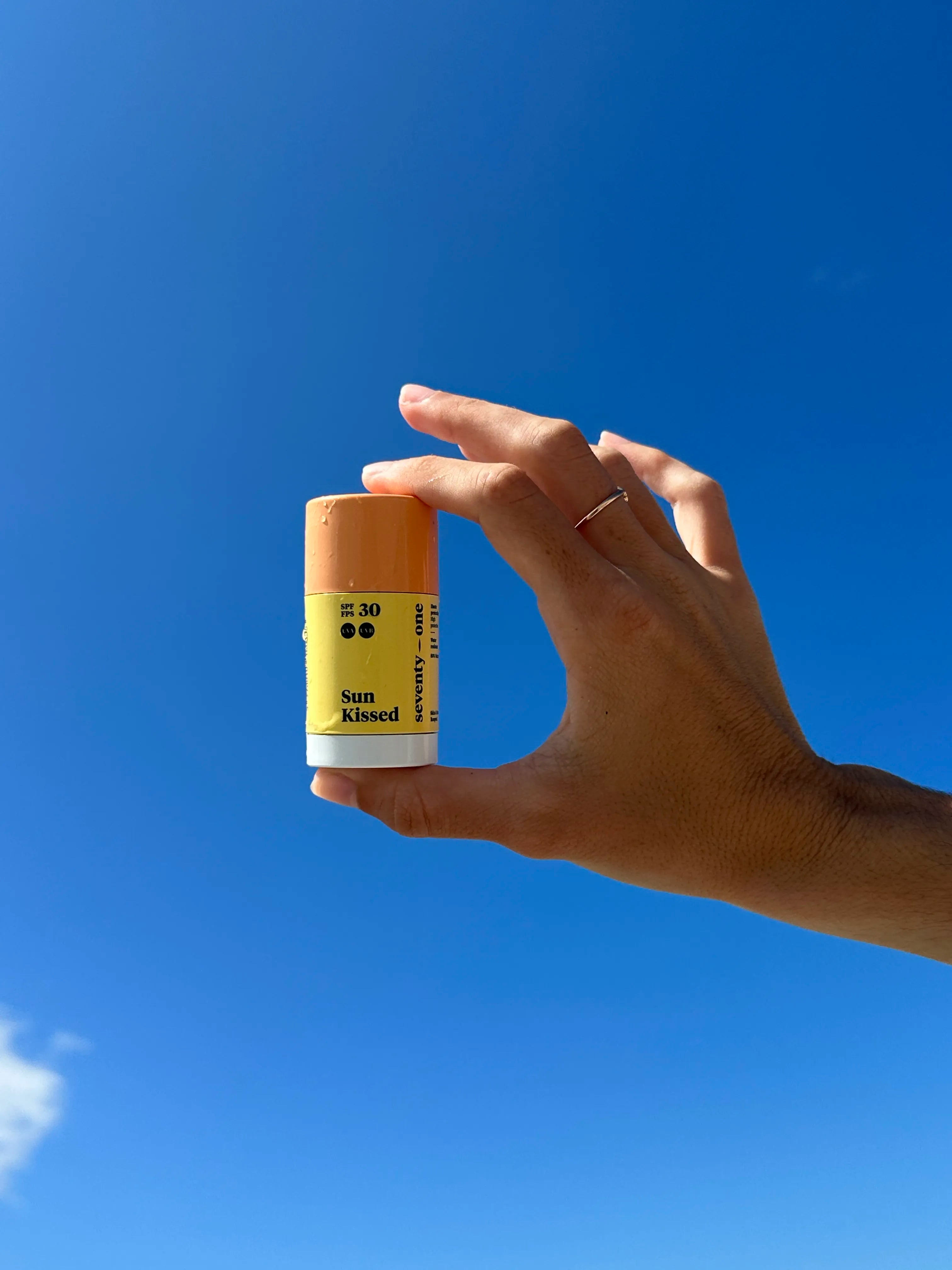 seventyone-percent-sunkissed-spf30-stick-solaire-invisible-visage image 6